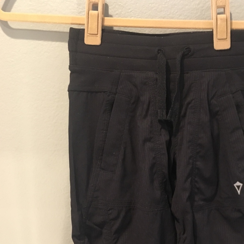IVIVA Cropped Pants
